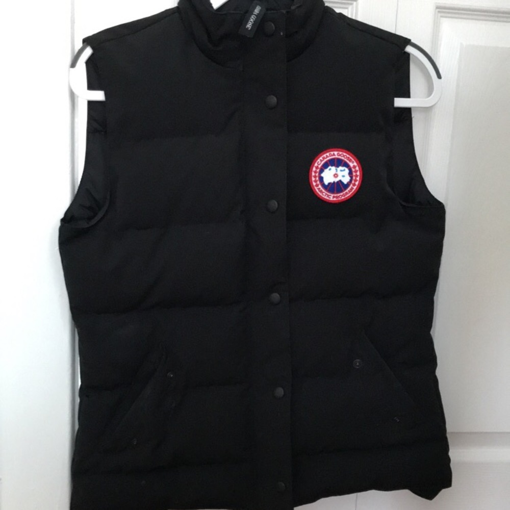 New unused authentic Canada goose vest
